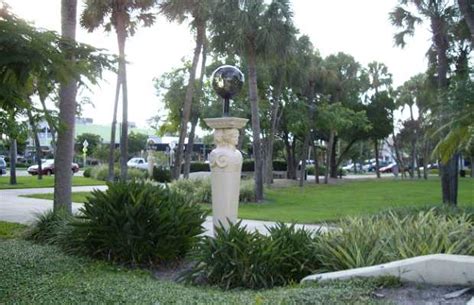 St Armands Circle in Sarasota: 4 reviews and 10 photos