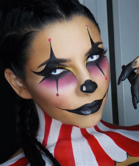 circus Halloween makeup White Face Halloween, Spooky Halloween, Easy ...