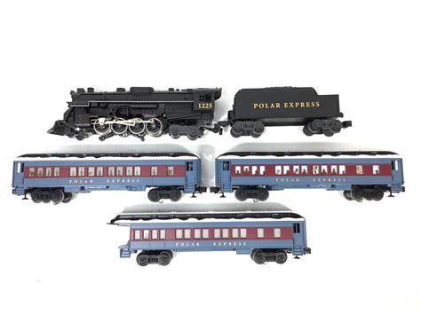 Lot - Lionel Polar Express Train Set