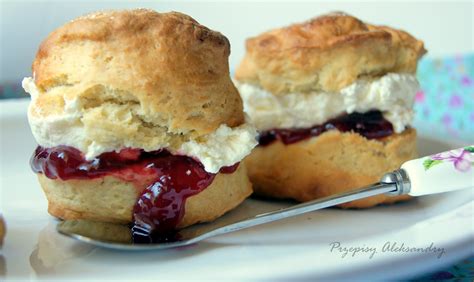 Przepisy Aleksandry: DEVONSHIRE SCONES (English & Polish)