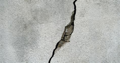 Cracks in Walls: How to Figure Out if They Are Serious - Team Build ...