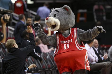 WWE wrestler Mark Henry hits Rockets mascot with steel chair (Video)