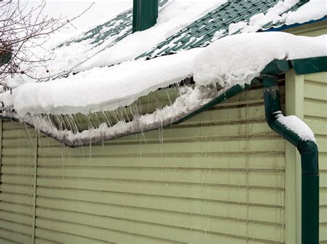 Roof Ice Damage: 5 Good Tips to Prevent & Remove Ice Dams