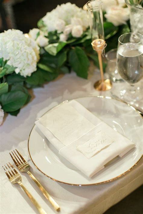 Elegant #wedding place setting with gold flatware {Wedding Wise} | Gold ...