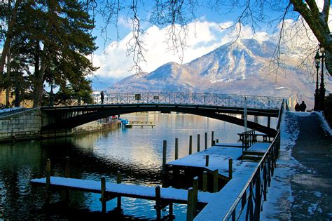 Lovers' bridge - Annecy - Arrivalguides.com