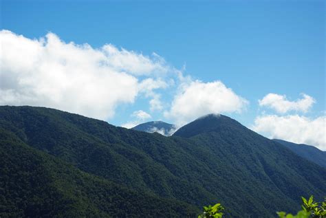 The Blue Mountains in Jamaica - CARIB TING