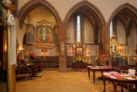 St Silas, Kentish Town - Shrines © John Salmon :: Geograph Britain and ...