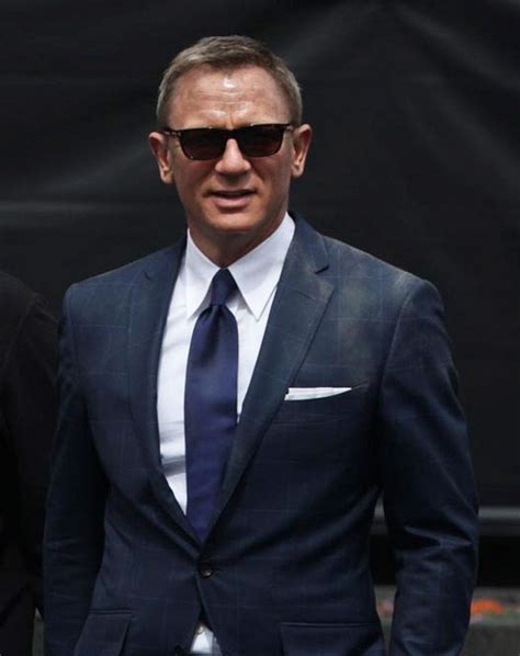 Daniel Craig | James bond suit, James bond style, Bond suits