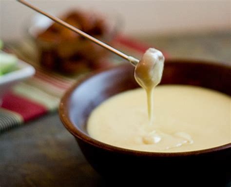 Gruyere Cheese Fondue - Honest Cooking