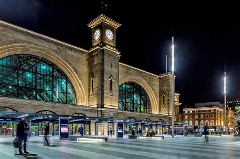 London King's Cross Station - Explore a Historic Rail Station and Busy ...