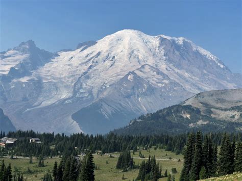 Mount Rainier at Sunrise : r/Seattle