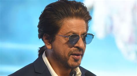 Shah Rukh Khan roasts fans who mimic him: ‘Aese thodi na tha yaar ...