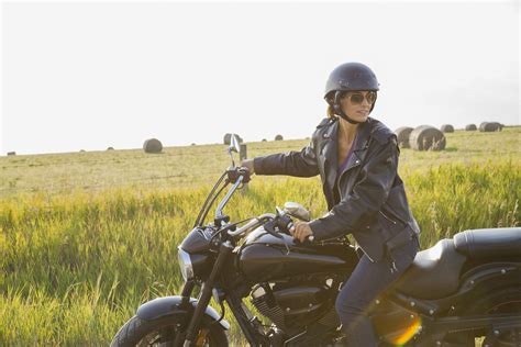 An Easy 10-Step Tutorial on How to Ride a Motorcycle | Motorcycle girl ...