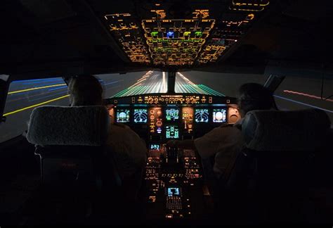 airplane cockpit view night landing | Cockpit, Airplane landing ...