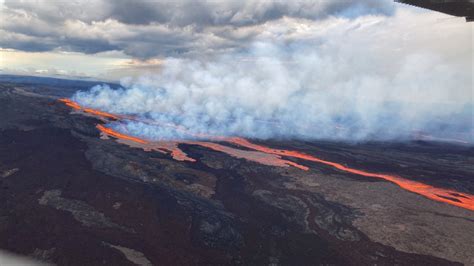 Video: Hawaii’s Mauna Loa, World’s Largest Active Volcano, Erupts - The ...