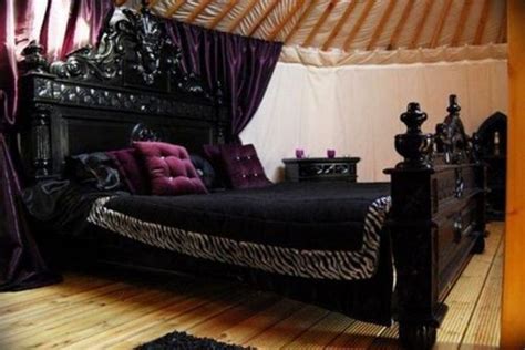 13 Mysterious Gothic Bedroom Interior Design Ideas