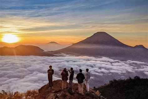 Bukit Sikunir Dieng, Wisata Alam Wonosobo dengan Desa Tertinggi di ...