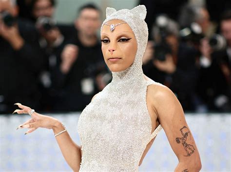 Met Gala 2023: кошки и Лагерфельд