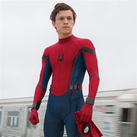 Tom Holland dice que Sony tenía una idea genial para sacar Spider-Man ...