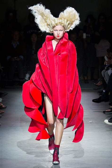 rei kawakubo designs - Buscar con Google Anti Fashion, Fashion Art ...