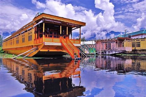 Dal Lake Houseboat and Shikara - Dal Lake, Srinagar Traveller Reviews ...