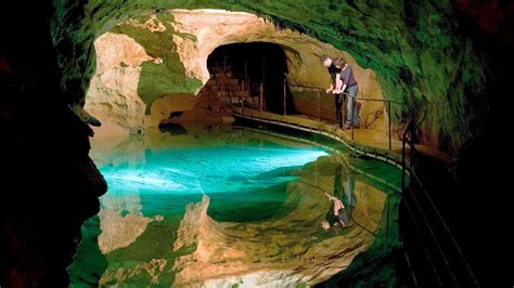 Blue Mountains & Jenolan Caves Day Tour by Grey Line