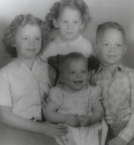 Reba McEntire's 3 Siblings: All About Susie, Pake and Alice