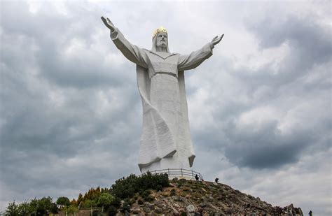 Jesus Is King for Poland’s New Rulers - Bloomberg