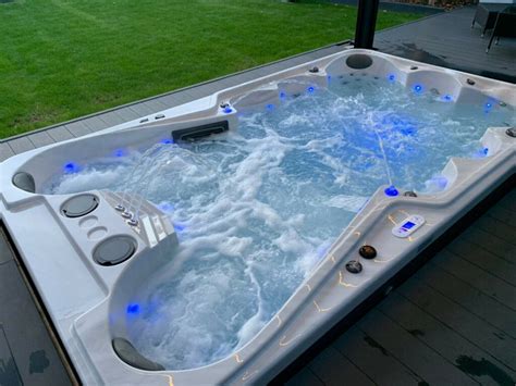 BRAND NEW I-SENSE GRANDE 10 PERSON HOT TUB LUXURY SPA *QUICK DELIVERY ...