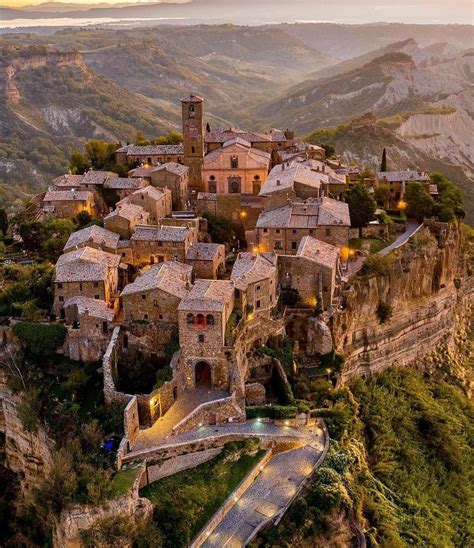 Civita di Bagnoregio, Italy : r/ArchitecturalRevival