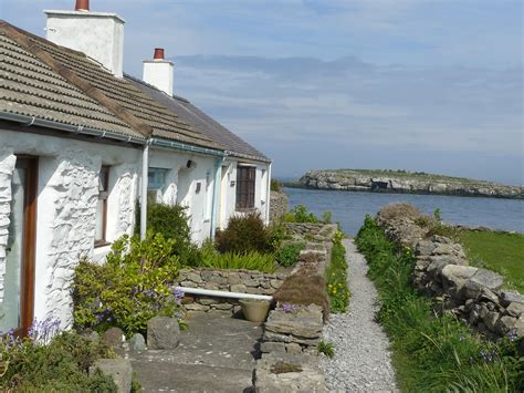 Nice row of cottages at Moelfre on Anglesey North Wales. | Cottages in ...