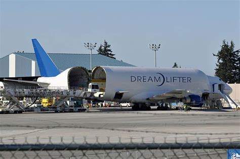 Meet the Boeing Dreamlifter and the Airbus Beluga - Flytrippers