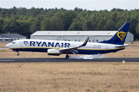 Photo of Ryanair A320 (EI-EBV) - FlightAware