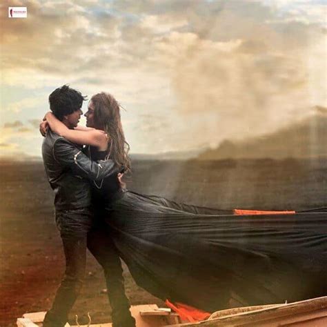 These stills of Shah Rukh Khan and Kajol from Dilwale song Gerua will ...