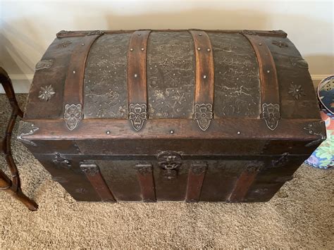 Pin by Cindy Waddell on Antique Trunks | Antique trunk, Antique shelves ...