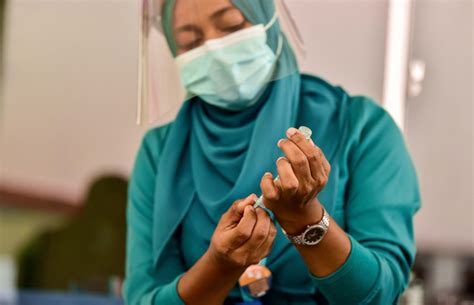 COVID-19: Maldives vaccinates over 43,800 - The Edition