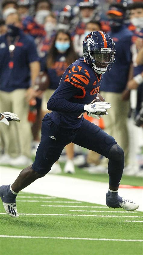 UTSA Football Uniforms | Christopher Muñoz