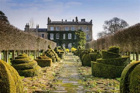 King Charles' Cotswolds mansion that has a 'steel-plated panic room ...