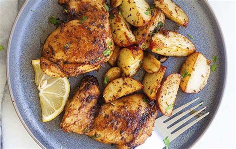 Pollo al horno con papas de 235.2 Kcal - Receta fácil en la app Avena