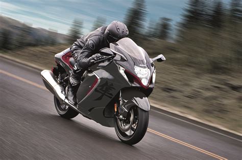 Motorrad Vergleich Suzuki GSX 1300 R Hayabusa 2023 vs. Ducati Diavel ...