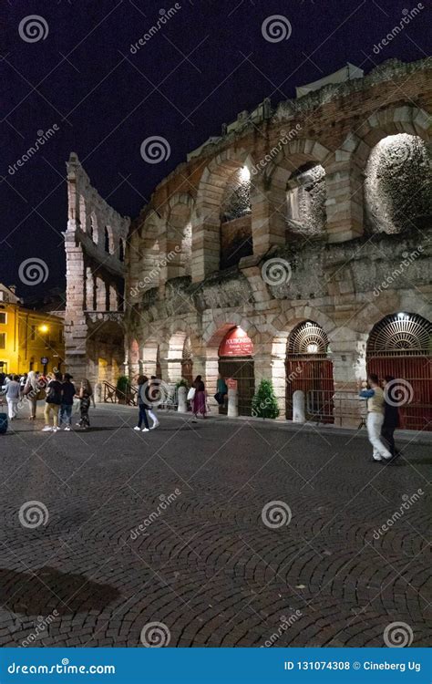 Arena di Verona at night editorial stock photo. Image of amphitheater ...