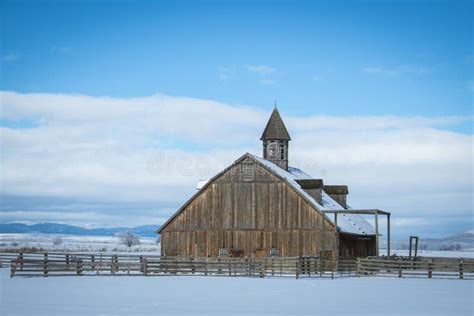 Winter barn stock image. Image of crops, grassland, landscape - 71383217