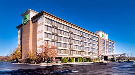 HOLIDAY INN & SUITES WARREN $101 ($̶1̶1̶6̶) - Prices & Hotel Reviews - MI