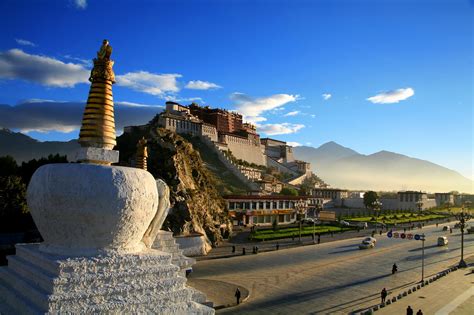 The Potala Palace in Tibet «TwistedSifter