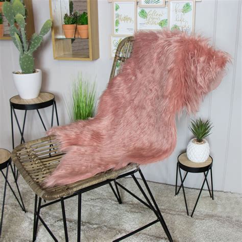 Dark Pink Faux Fur Rug 50cm x 90cm