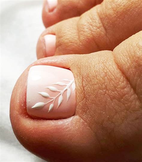 Your Fingernails Aren't the Only Place for Nail Art—Try These Fun Toe ...