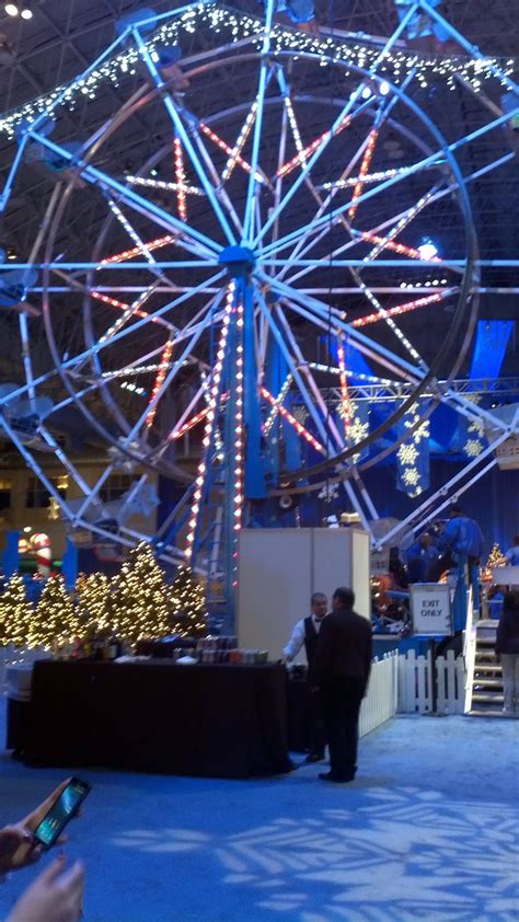 navy pier's winter wonderfest pictures