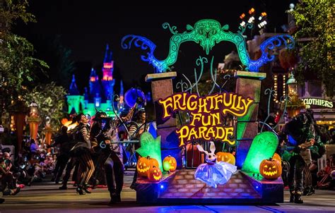 2016 Disneyland Halloween Party Recap - Disney Tourist Blog