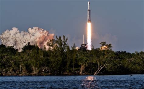 SpaceX Falcon Heavy just nailed a triple rocket landing for the first time