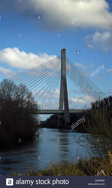 Boyne bridge hi-res stock photography and images - Alamy